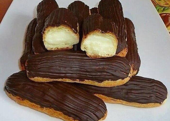 Эклеры с шоколадной глазурью