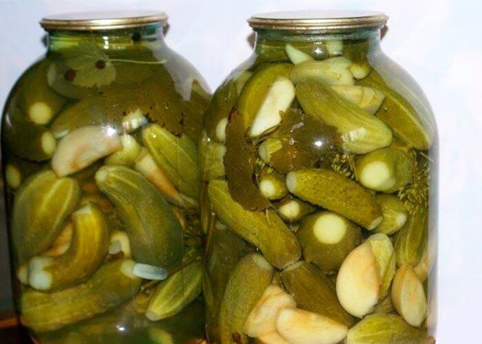 Консервированные огурцы с яблоками