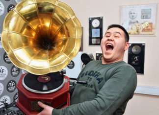 Казахский музыкант получил Грэмми Казахский музыкант получил Грэмми