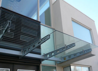 Где заказать стеклянные козырьки? Где заказать стеклянные козырьки?