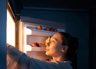 Холодильник не холодит: что делать