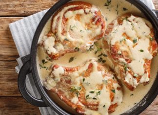 Мясо в сырном соусе