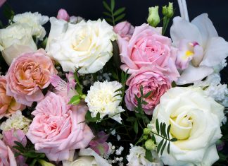 На какие праздники подарить цветы и почему стоит использовать доставку: особенности и советы