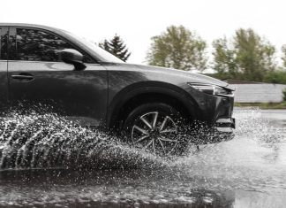 Voda na ceste — signál nebezpečenstva