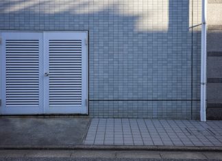 Уличные двери для хозяйственных построек как выбрать и установить