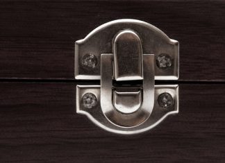 Двери с усиленным замковым механизмом для максимальной безопасности вашего дома