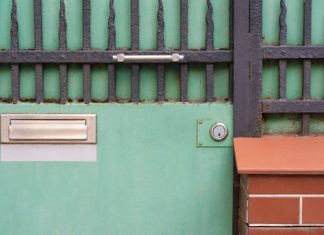 Креативные идеи для окрашенных дверей дачного дома