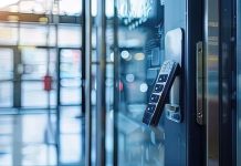 Преимущества дверей с системой автоматического запирания