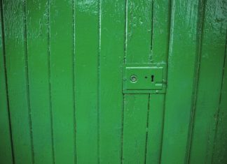 Элегантные двери с патинированным покрытием для вашего интерьера