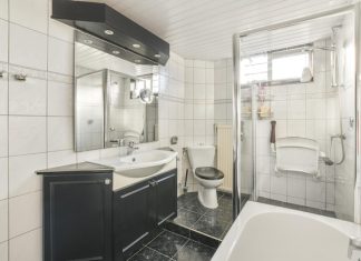 Эффективные решения для дизайна небольшой прямоугольной ванной комнаты