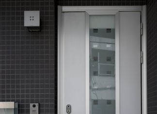 Преимущества и особенности дверей с магнитным замком