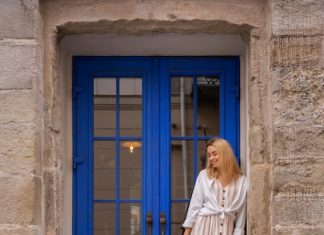 Двери с цветным остеклением красиво и стильно в вашем интерьере