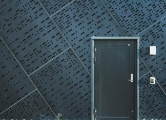 Выбор дверей для технических помещений и их особенности