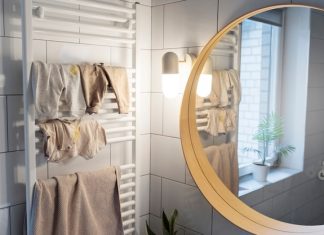 Раздвижные двери с зеркалами для современного интерьера