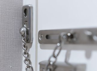 Преимущества дверей с усиленными петлями для вашего дома