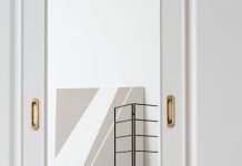 Элегантные двери с напылением под мрамор для вашего интерьера