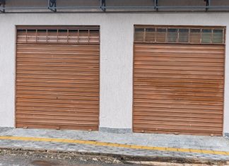 Эстетика и надежность деревянных гаражных дверей
