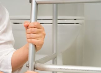 Как выбрать идеальный поручень для ванной комнаты