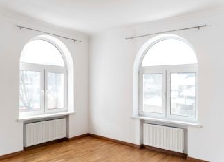 Двери с угловым остеклением для современного интерьера