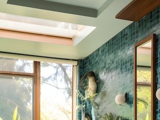 Современные тенденции дизайна ванной комнаты с использованием мозаики