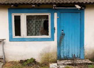 Выбор идеальных дверей для мастерских на даче