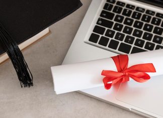 Обзор современных материалов для межкомнатных дверей